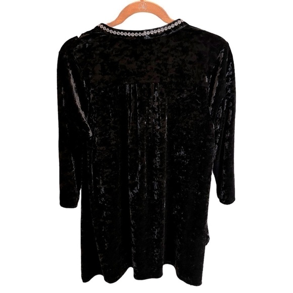 Andree by Unit Monochromatic Black Floral Embroidered Black Velvet Tunic New - Picture 2 of 3
